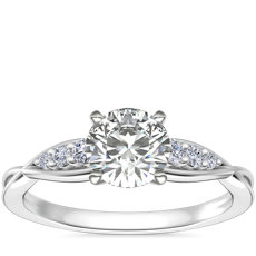 NUEVO. Anillo de compromiso de diamantes pequeños con diseño torcido delicado, en oro blanco de 14 k (0,09 ct total)